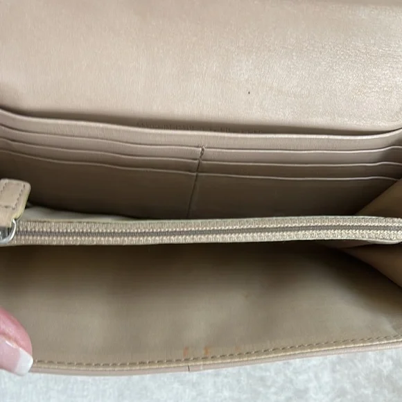 TRADED! VTG Christian Dior Tan Y2K 90s Bow Trotter WOC Clutch Wallet Pearl Chain - Picture 10 of 15